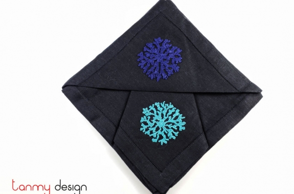 Napkin set - Black with round blue coral embroidery